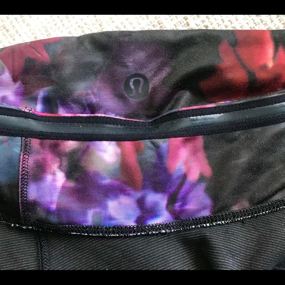 3/20$ Lululemon short shorts - Picture 4 of 4